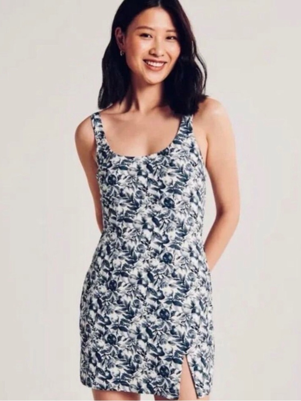 Abercrombie 90s Slip
Mini Dress - Olive floral print
